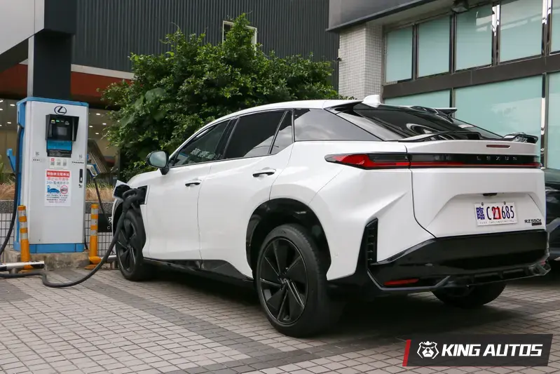 和泰提供EV專享隨插即充功能,不用每次拿出手機,掃碼充電。目前支援站點為U-POWER + EVRun + 區快充+連展共130站。完成綁定後,於隨插即充站點直接插槍充電,充電更便利!