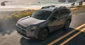 台灣比照？！美規大改款《Toyota RAV4》大馬力更省油 全新車色首次曝光