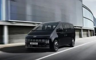 小改款《Hyundai Staria》取消2.2柴油 更多實體按鍵 懸吊調校大幅改良