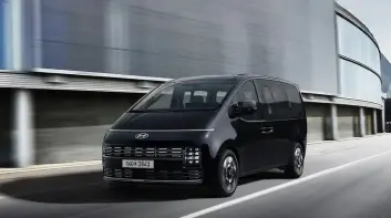 小改款《Hyundai Staria》取消2.2柴油 更多實體按鍵 懸吊調校大幅改良