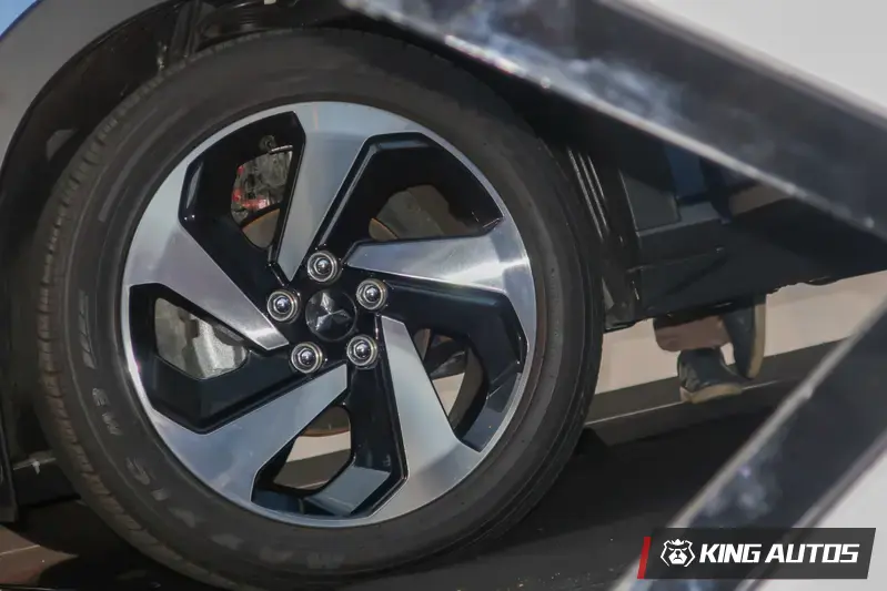 全車系標配18吋鋁圈，樣式都一樣。