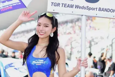 【國王車訊】車模美女收集 2025 WedsSport Racing Gals 成沢紫音