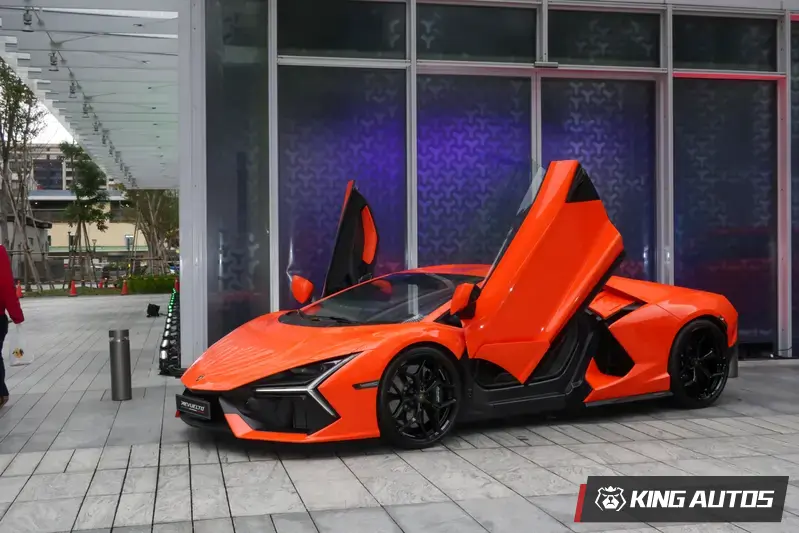 Lamborghini Revuelto