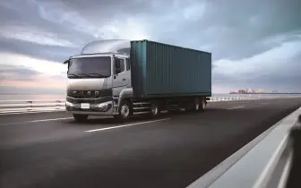 2026台北車展｜FUSO三大明星車款齊聚登場 樂天女孩應援秀