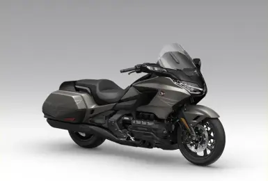Honda Motorcycle｜2026年式《GOLDWING》重機 新車色公開，兩個版本差價快30萬喔~