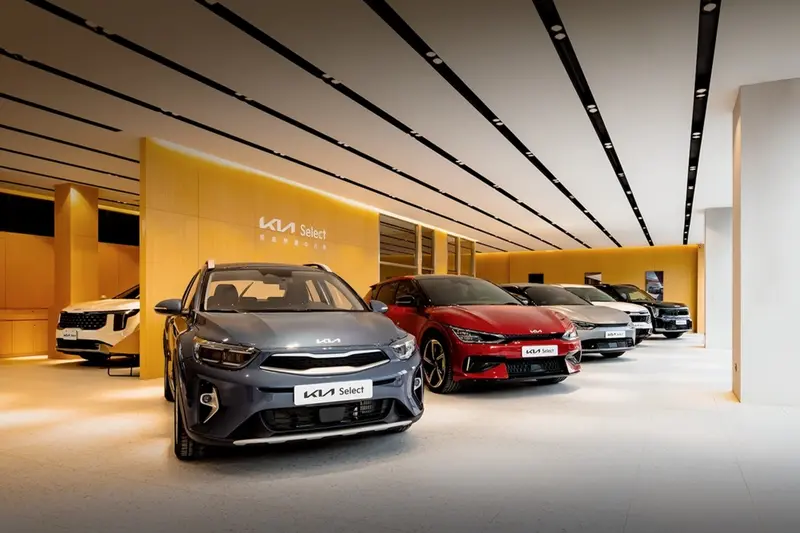 全台首場Kia Select原廠精選中古車展於1月11日在Kia台北旗艦店盛大登場，現場展示全車系逾50台車，最高享逾70萬禮遇。