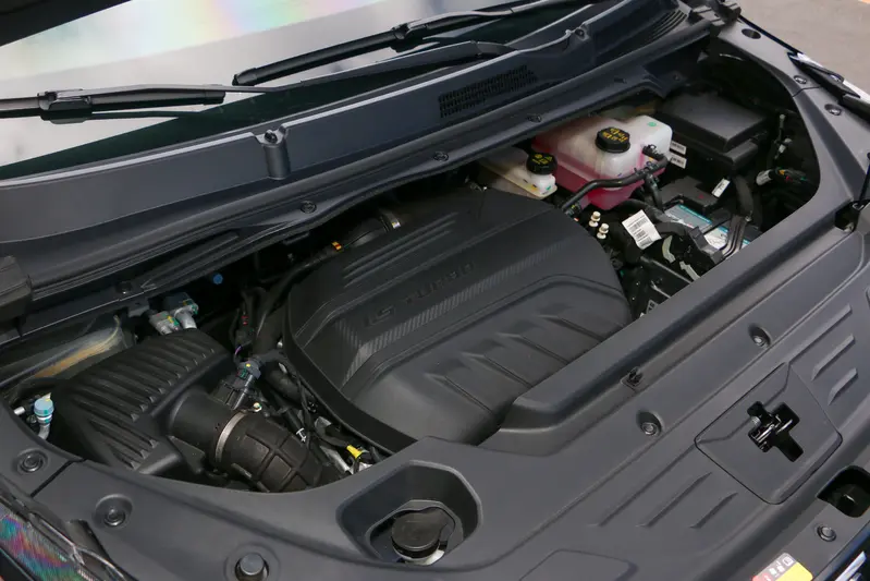 ▲ 引擎排氣量1,490 c.c.，在台灣屬於 1.2&ndash;1.8L 的稅金級距，每年牌照稅與燃料稅共為11,920元，是目前台灣市場上，稅賦最低的MPV車款。