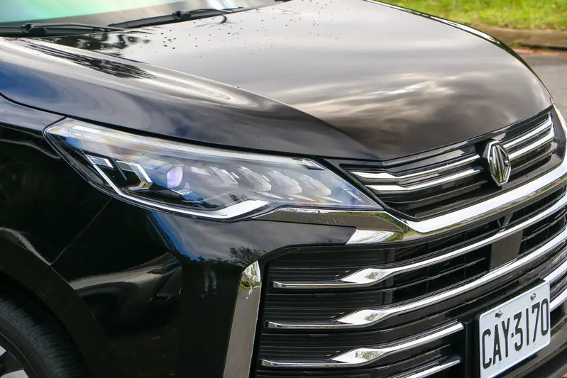 ▲ 全車系標配LED頭燈。日行燈、遠/近光燈及方向燈都是LED光源。