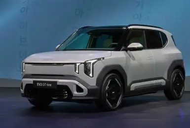 《Kia EV2》開創純電小休旅新標竿｜E-GMP平台新作 可跑448公里 具備V2L外部供電