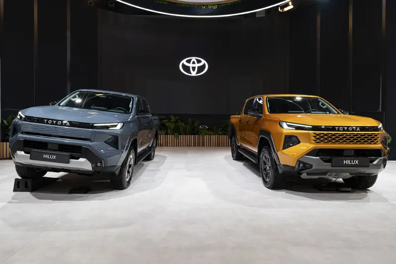 左邊為電動車,右邊為48V柴油車。以下同。