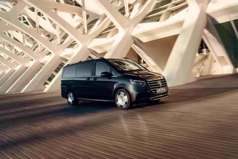 優惠活動期間內，V-Class全車系享120萬40期分期優惠、首期免付優惠，詳洽官網。