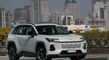 六代《Toyota RAV4》旗艦版試駕報導｜配備最有誠意 油耗最優異