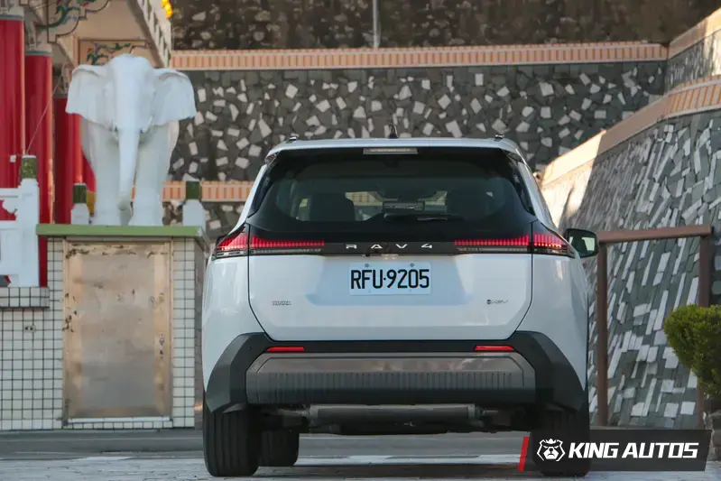 全車系採用隱藏式尾管