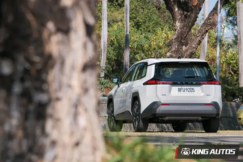 造型十分醒目的尾燈