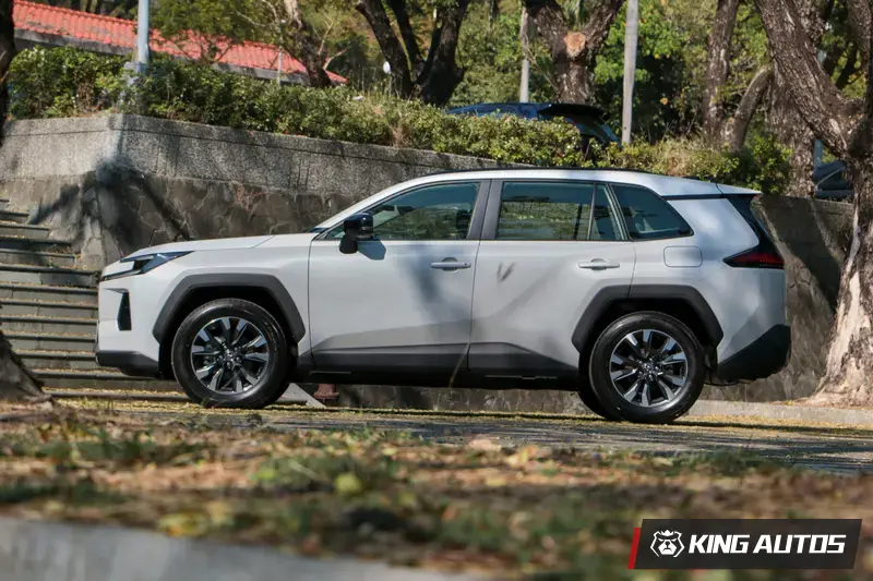 Core 標準版車型的尺碼都統一為4,600*1,855*1,680mm、軸距2,690mm，與5代的差在車高降低5mm。