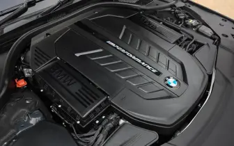 BMW 面對歐7排放還敢留六缸、V8 甚至 V12？下一步燃油與電動雙線並行怎麼走