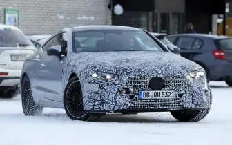 首度曝光｜融入星芒頭燈！小改款《Mercedes-Benz CLE》車頭車尾星光斑斕