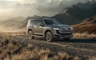 首次新增3.5V6雙渦輪油電！《Toyota Land Cruiser 300 Performance Hybrid》不妥協姿態定義電氣化越野新基準