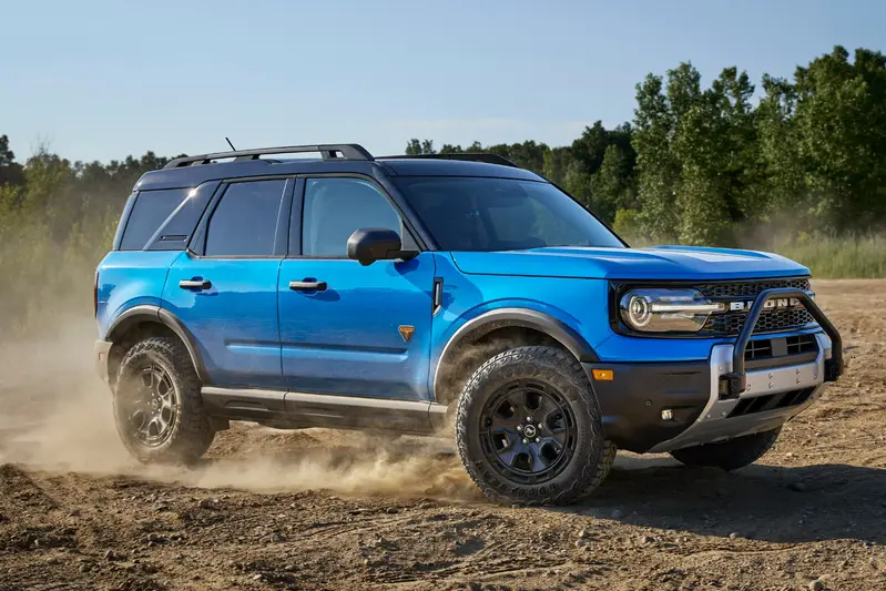 2027年在歐洲推出的全新休旅車，將與Kuga共享C2平台，外觀上有著Bronco越野要素。想來想去...這不就是圖片中的Bronco Sport嗎？！