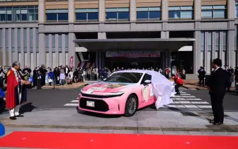 《Toyota Crown Sedan》草莓王國特仕車 旗艦與甜美的跨界碰撞