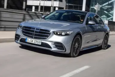 等改款不無聊？Mercedes-Benz 用「會發熱的安全帶」替新 S-Class 先暖場