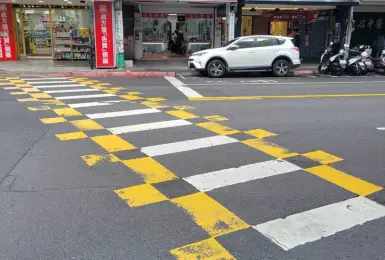 台北路口新增黃色格子，誤犯罰鍰最高6,000元!!