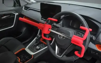 澳洲《Toyota RAV4》失竊率高 原廠推方向盤拐杖鎖 對抗高科技失竊危機