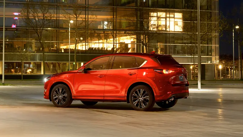 歡慶 MAZDA CX-5 全球熱銷突破 500 萬台,本月入主 CX-5 享 7 年原廠保固,指定車型再享 60 期高額 0 利率方案。