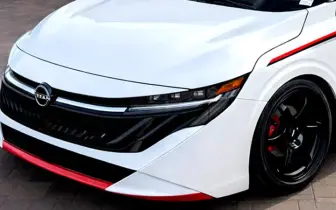 平價也能很熱血？Nissan Sentra SE RS 把 2000 年代改裝魂搬回展間