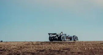 開啟 Formula E 新篇章：全新保時捷 GEN4 賽車推動性能革命