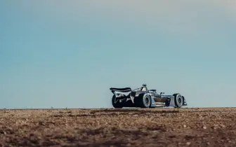 開啟 Formula E 新篇章：全新保時捷 GEN4 賽車推動性能革命