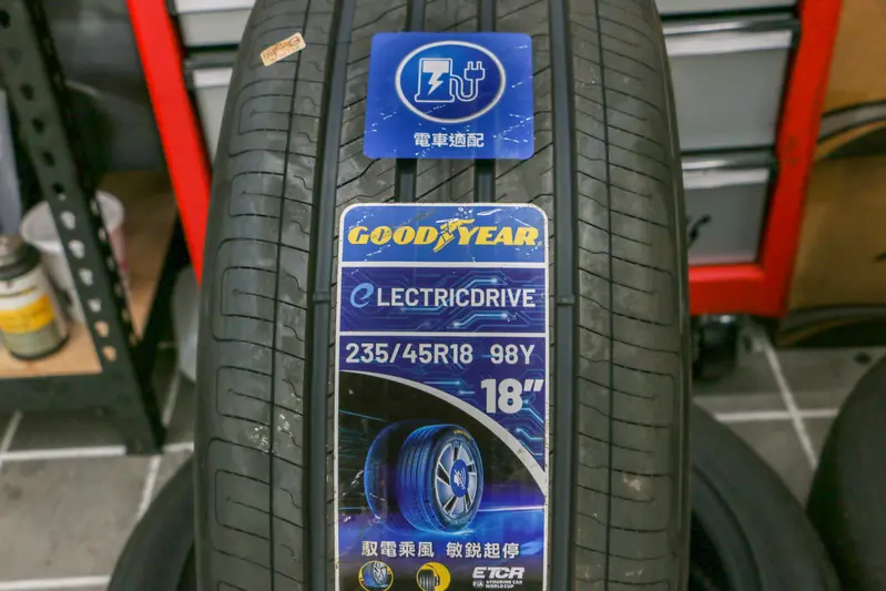 ▲ 本次ElectricDrive選擇與原廠落地胎相同的235/45R18尺碼。