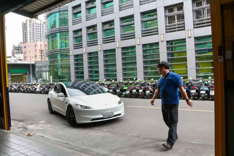 ▲ 最後，技師開上路繞一圈，確認一切沒問題後就可以交車。