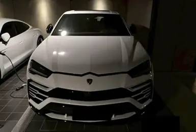 太子集團法拍名車｜Lamborghini Urus