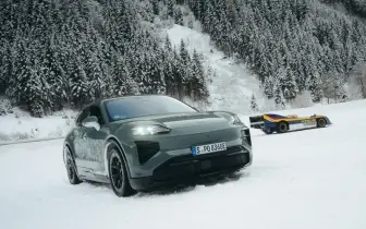 千匹俱樂部｜《Porsche Cayenne Turbo Electric》零百2秒半 769萬元起