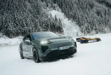 千匹俱樂部｜《Porsche Cayenne Turbo Electric》零百2秒半 769萬元起