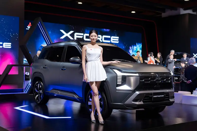 目光別被背景的XFORCE吸走,看看車頭車牌...這台車是Destinator!