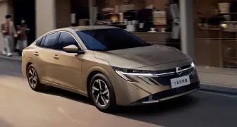 《Nissan Sentra》在中國三代同堂！全新15代上市 舊款降至台幣27萬