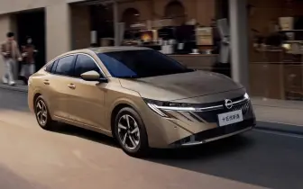 《Nissan Sentra》在中國三代同堂！全新15代上市 舊款降至台幣27萬