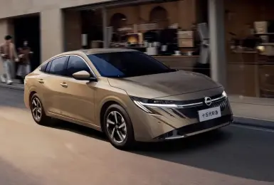 《Nissan Sentra》在中國三代同堂！全新15代上市 舊款降至台幣27萬