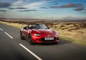新一代 Mazda MX-5 的秘密武器還沒現身？電氣化與純燃油之間的關鍵抉擇