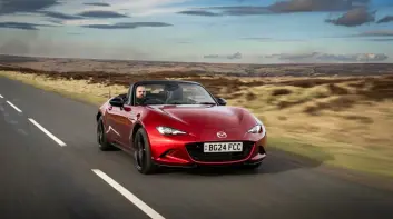 新一代 Mazda MX-5 的秘密武器還沒現身？電氣化與純燃油之間的關鍵抉擇