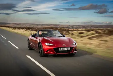新一代 Mazda MX-5 的秘密武器還沒現身？電氣化與純燃油之間的關鍵抉擇
