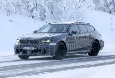 小改款《BMW M5 Touring》鼻孔縮小 續搭V8引擎