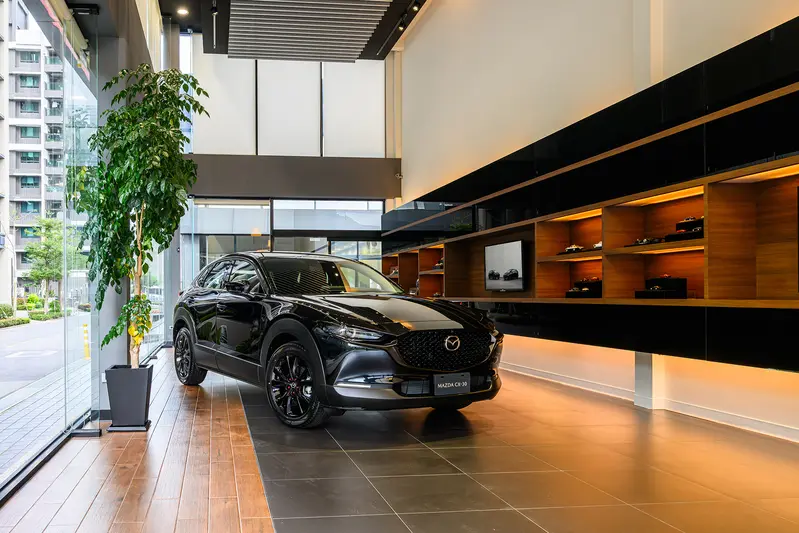 MAZDA CX-30 HOMURA,建議售價109.8萬元。