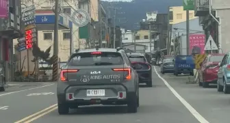 上市倒數｜全新《Kia Stonic》無偽裝現身台灣 全新車色太搶眼！