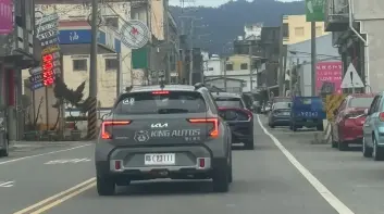 上市倒數｜全新《Kia Stonic》無偽裝現身台灣 全新車色太搶眼！