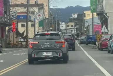 上市倒數｜全新《Kia Stonic》無偽裝現身台灣 全新車色太搶眼！