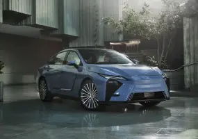 首見2.0油電 比LS霸氣！和泰全新《Lexus ES》車系編成搶先看