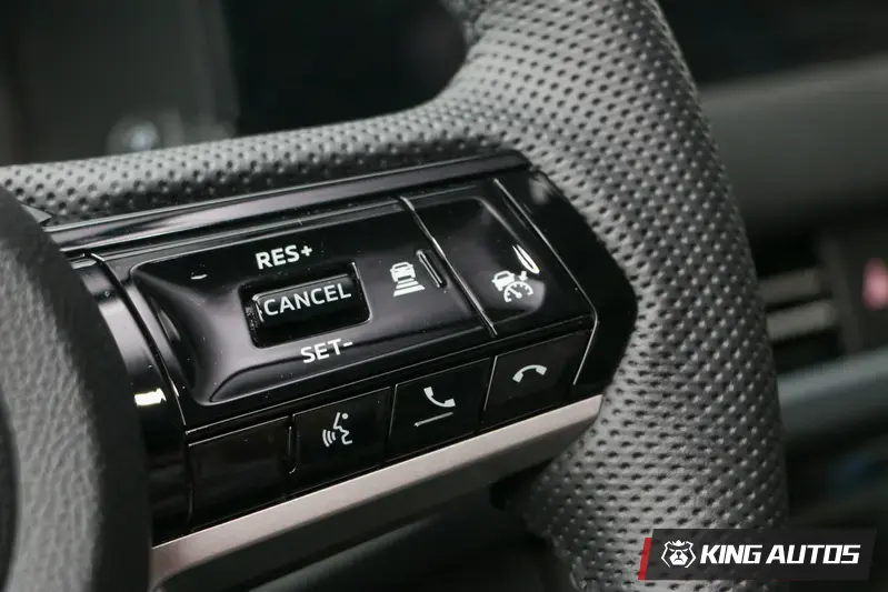 LV.2半自動駕駛輔助系統的操作在方向盤右邊,使用起來相當便利。